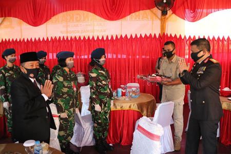 Bersempena Hari Bhayangkara Ke-74, Danlanud RSN Beri Suprise Polda Riau